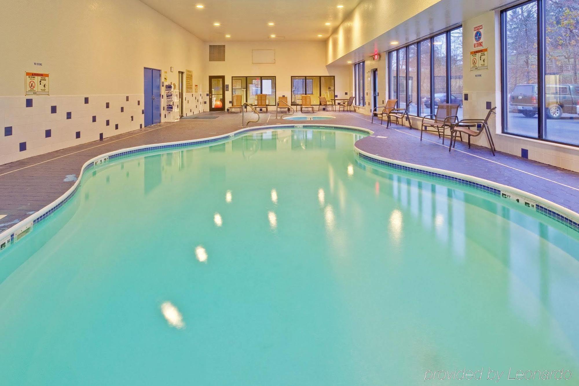 Holiday Inn Express Winfield - Teays Valley Hurricane Servizi foto
