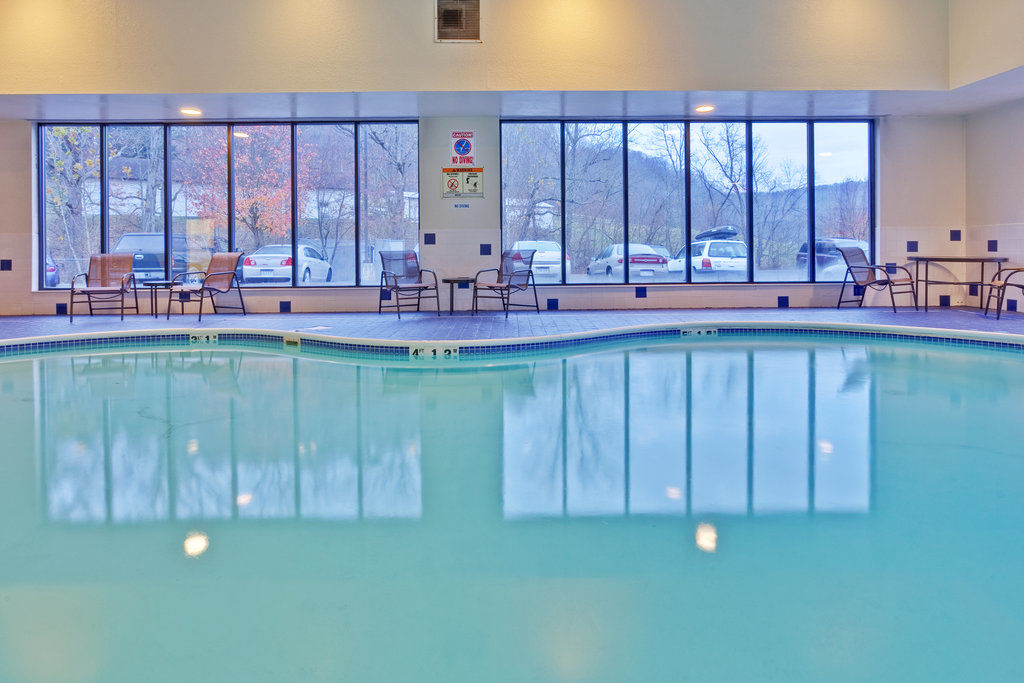 Holiday Inn Express Winfield - Teays Valley Hurricane Servizi foto